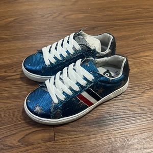 NEW Hoo Blue Metallic Star Lace Up Sneakers Size 12 US Kid’s